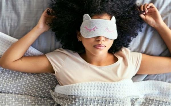 با خواب آلودگی بعداز خوردن غذا چه کنیم؟ با خواب آلودگی بعداز خوردن غذا چه کنیم؟