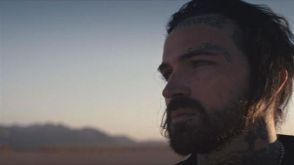 متن و ترجمه آهنگ Devil in My Veins از Yelawolf